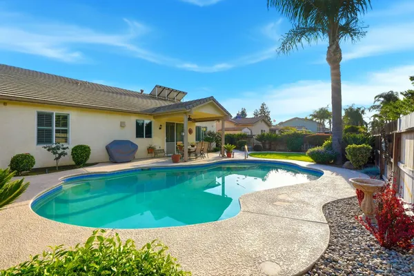 $579,900 | 1631 Kamm Avenue, Kingsburg, CA 93631