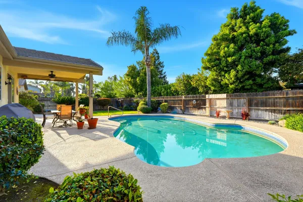 $579,900 | 1631 Kamm Avenue, Kingsburg, CA 93631