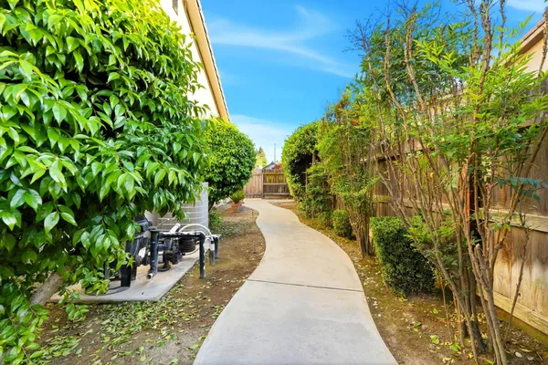 $579,900 | 1631 Kamm Avenue, Kingsburg, CA 93631