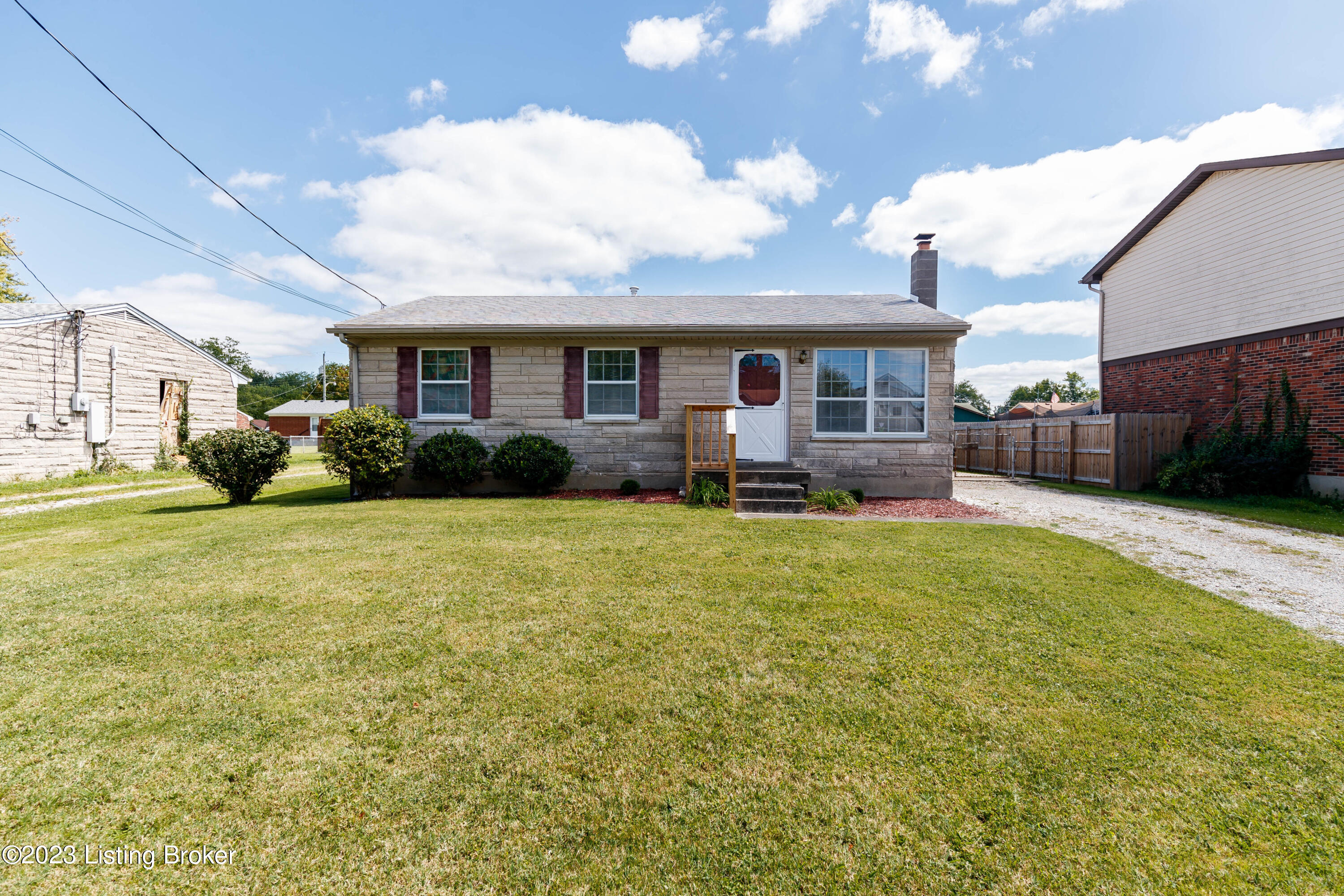 508 Overlook Road Louisville, KY 40229 - Photo 1 of 19 A09I6425