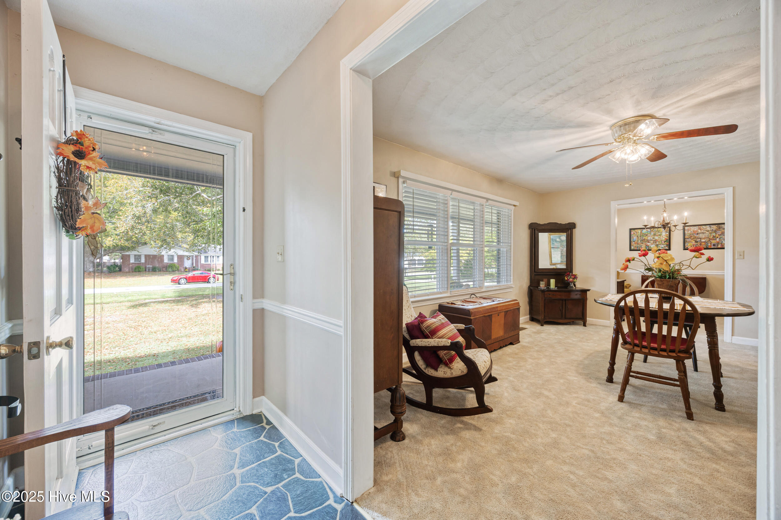 2009 Johnson Road Elizabeth City, NC 27909 - Photo 9 of 49 Foyer