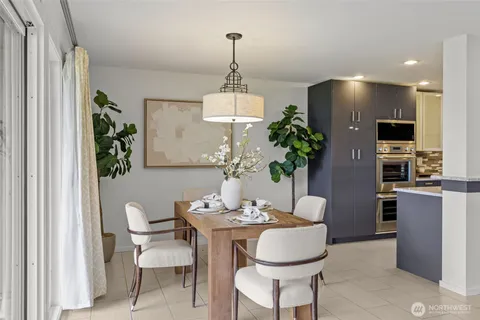 $1,100,000 | 17498 Northeast 40th Place, Unit I1, Redmond, WA 98052