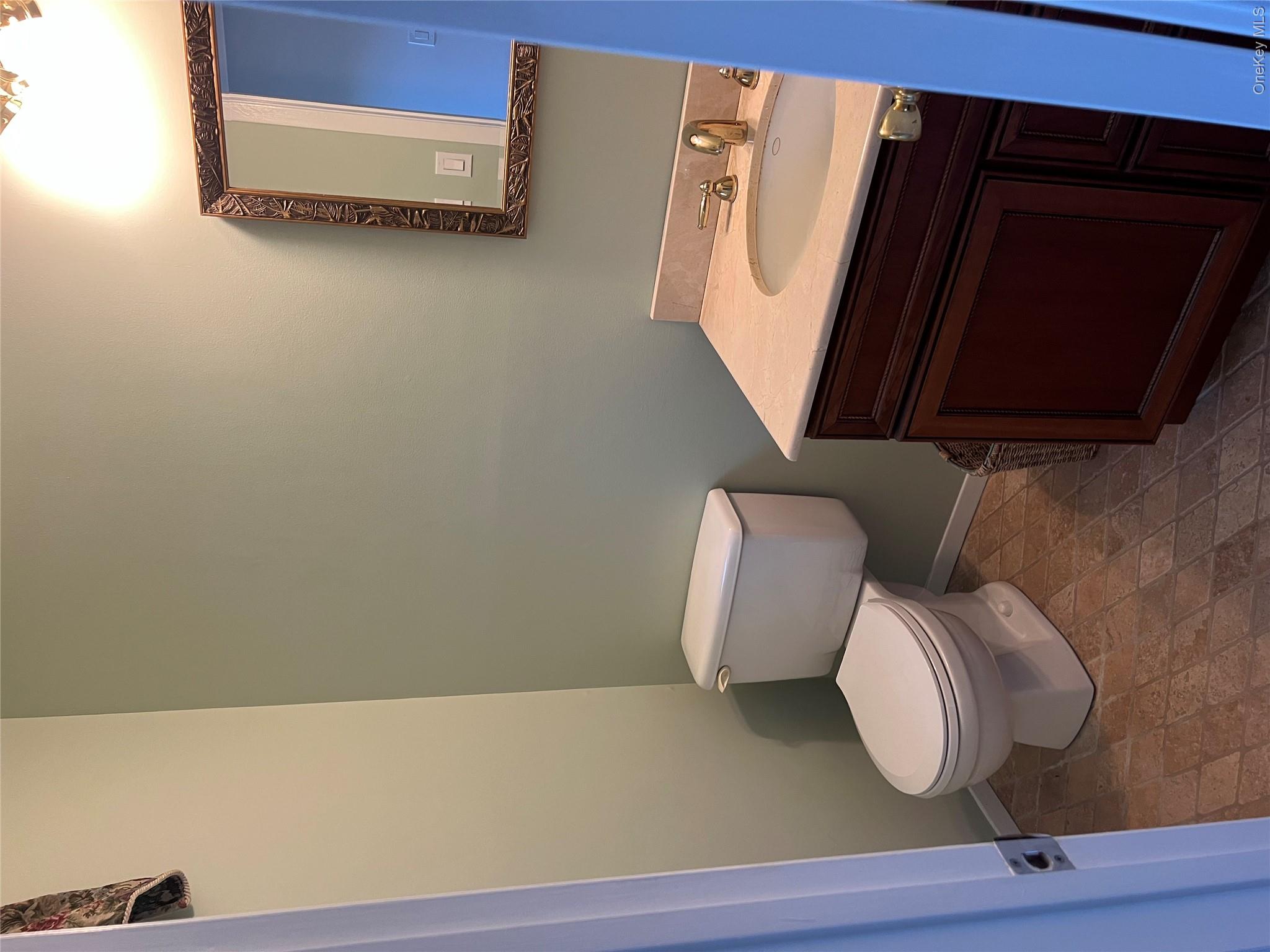 21 Sandy Hill Road Commack, NY 11725 - Photo 4 of 11 Gallery Image 4