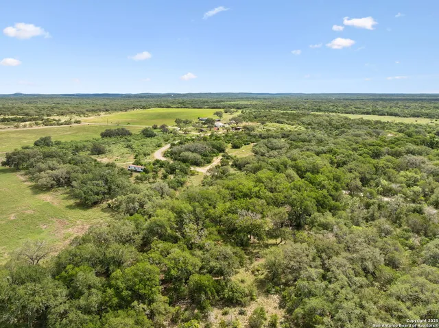 $264,000 | 547 County Road 3401, Hondo, TX 78861
