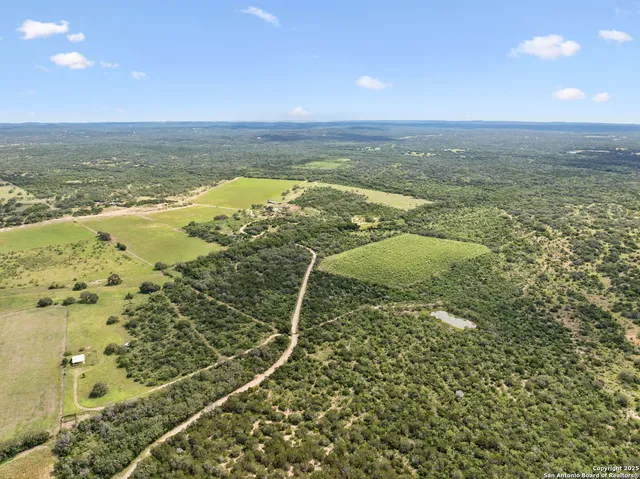 $264,000 | 547 County Road 3401, Hondo, TX 78861