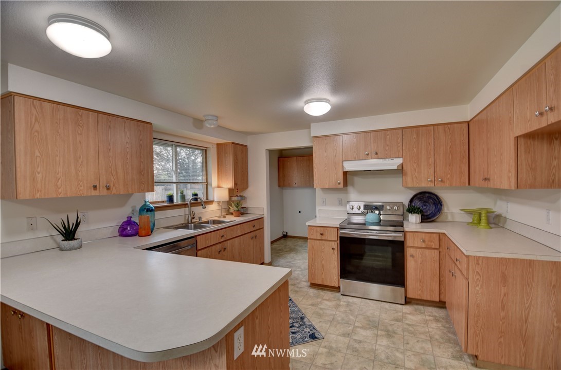 9844 180th Way Southwest Rochester, WA 98579 - Photo 10 of 28
