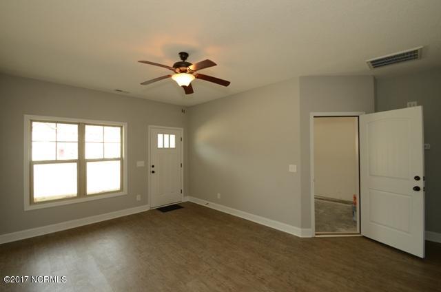 302 Winstead Loop Road Richlands, NC 28574 - Photo 10 of 74 302 WINSTEAD 10