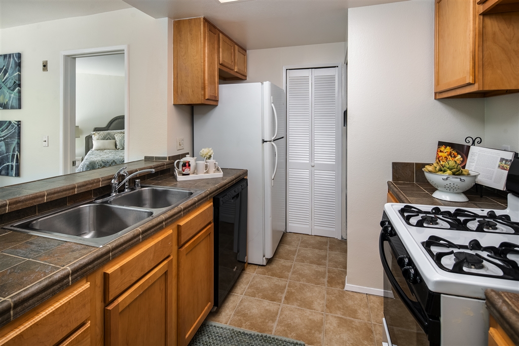 3021 Golden Oak Way Spring Valley, CA 91978 - Photo 7 of 25