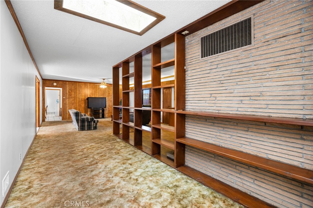 761 South Bluff Road Montebello, CA 90640 - Photo 15 of 32 Hallway