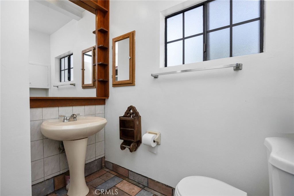 761 South Bluff Road Montebello, CA 90640 - Photo 18 of 32 2nd restroom