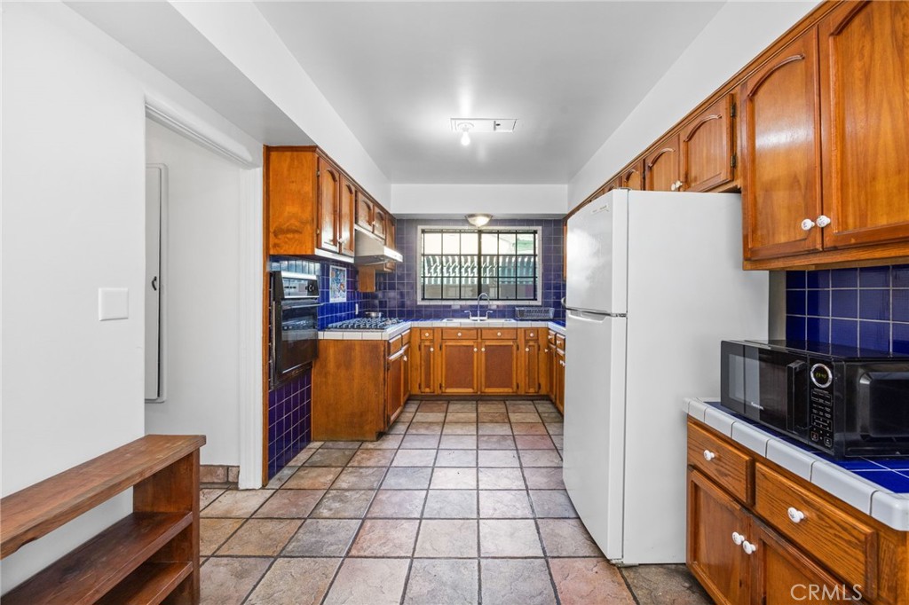 761 South Bluff Road Montebello, CA 90640 - Photo 4 of 32