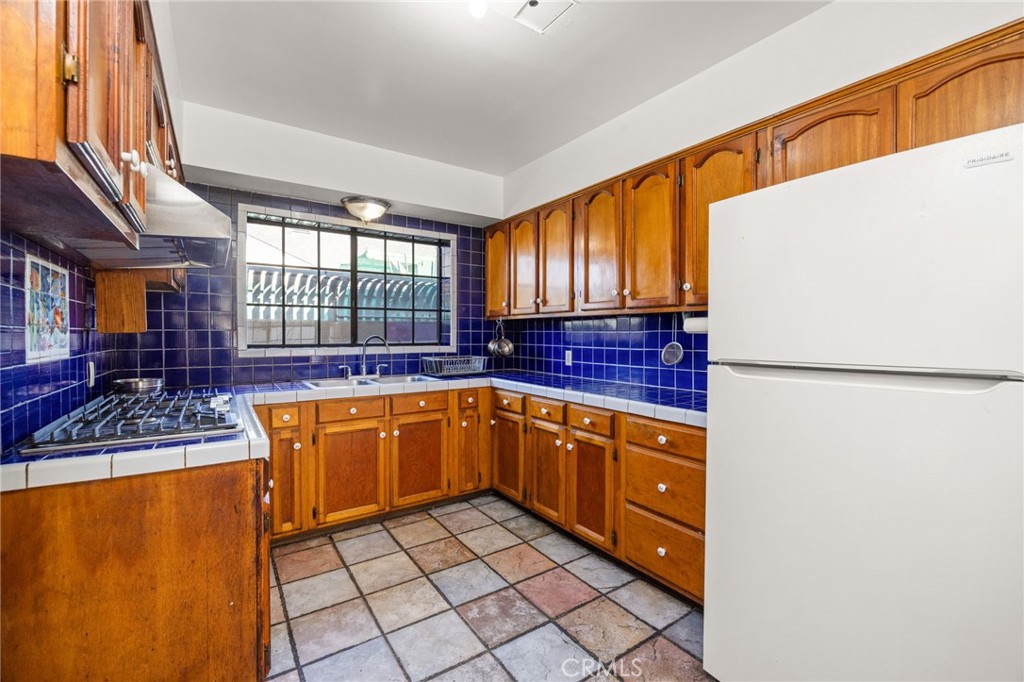 761 South Bluff Road Montebello, CA 90640 - Photo 5 of 32