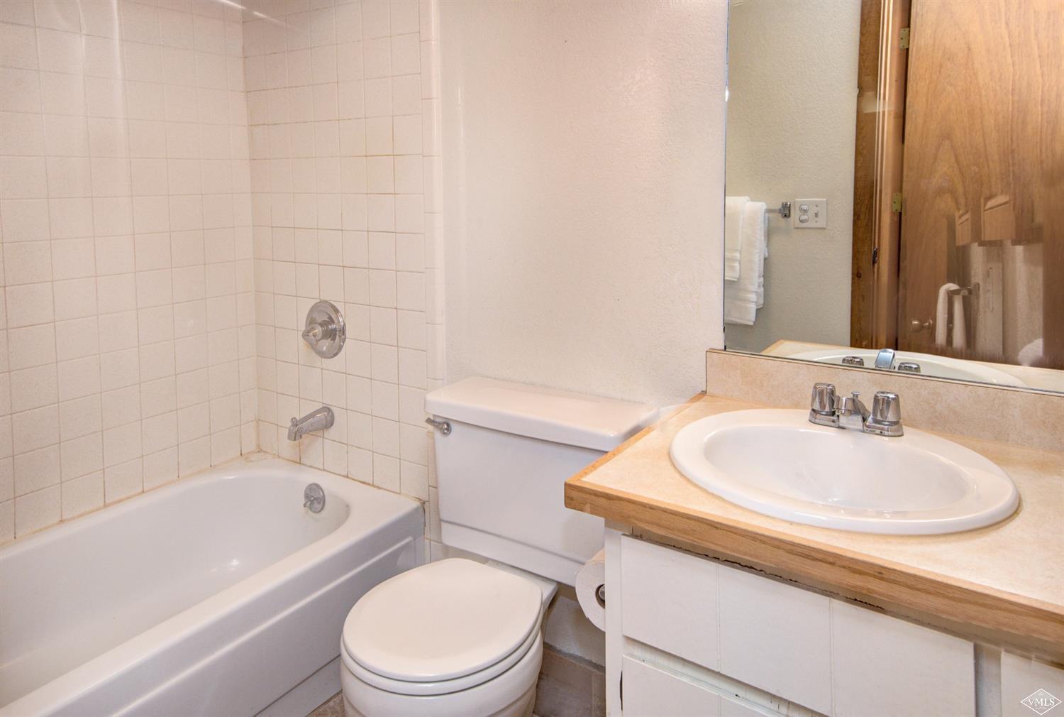 4570 Vail Racquet Club Drive, Unit 21 Vail, CO 81657 - Photo 9 of 16 a bathroom with a sink toilet and a bathtub