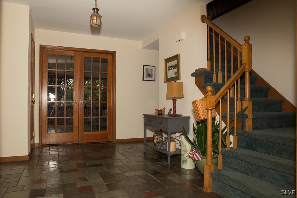 3841 Ohley Court Bethlehem, PA 18020 - Photo 3 of 25 Gallery Image 3