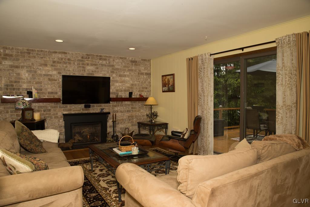 3841 Ohley Court Bethlehem, PA 18020 - Photo 10 of 25 Gallery Image 10