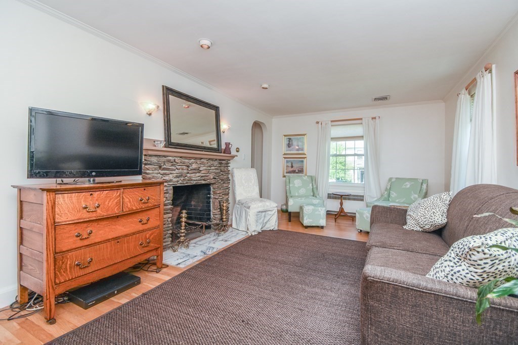 49 Beal Road Waltham, MA 02453 - Photo 11 of 39 Gallery Image 11