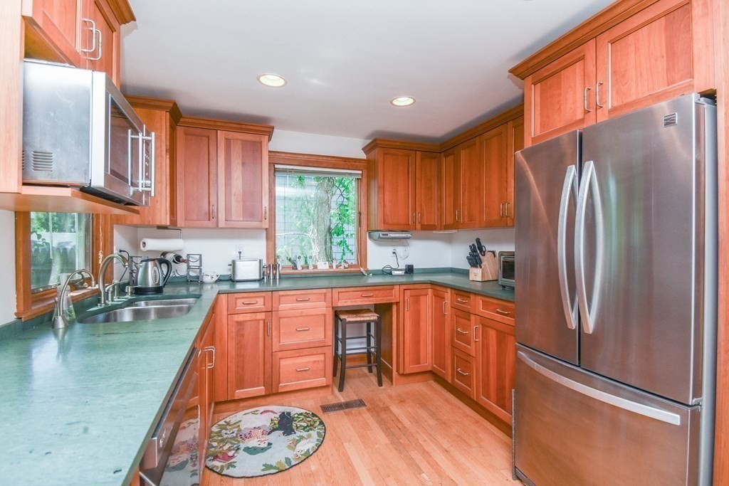 49 Beal Road Waltham, MA 02453 - Photo 3 of 39 Gallery Image 3