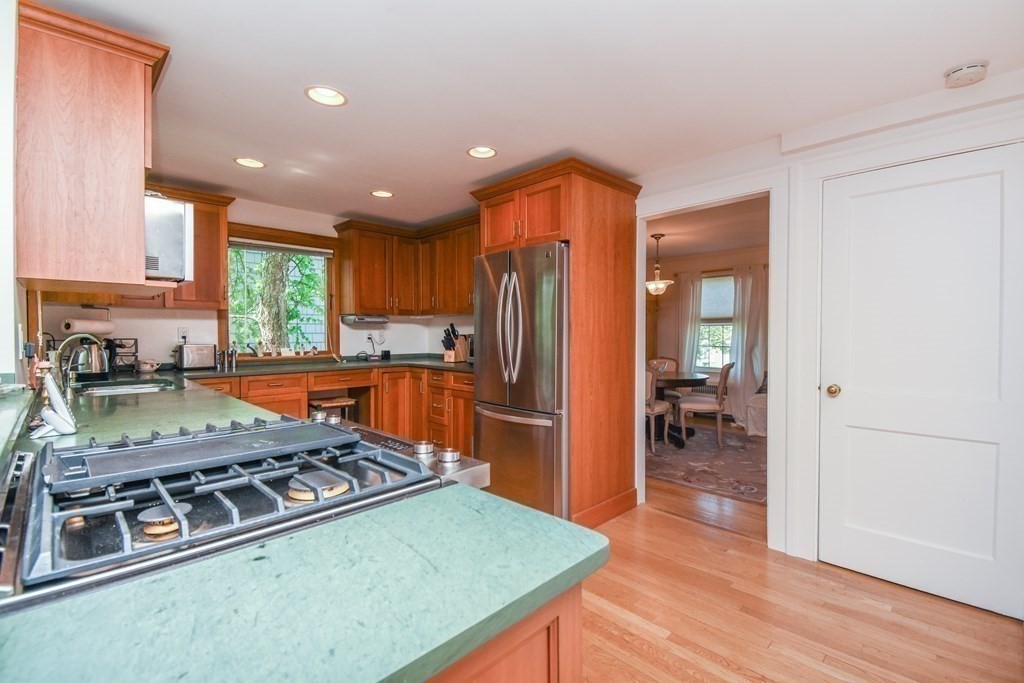 49 Beal Road Waltham, MA 02453 - Photo 4 of 39 Gallery Image 4