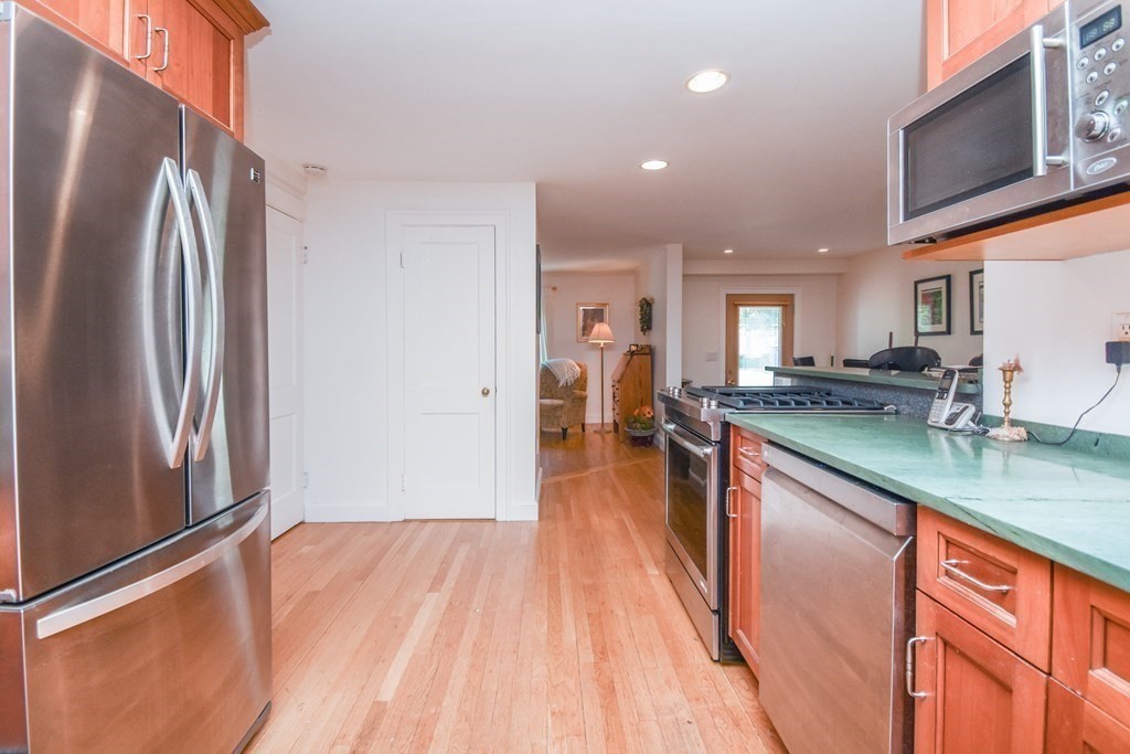 49 Beal Road Waltham, MA 02453 - Photo 5 of 39 Gallery Image 5