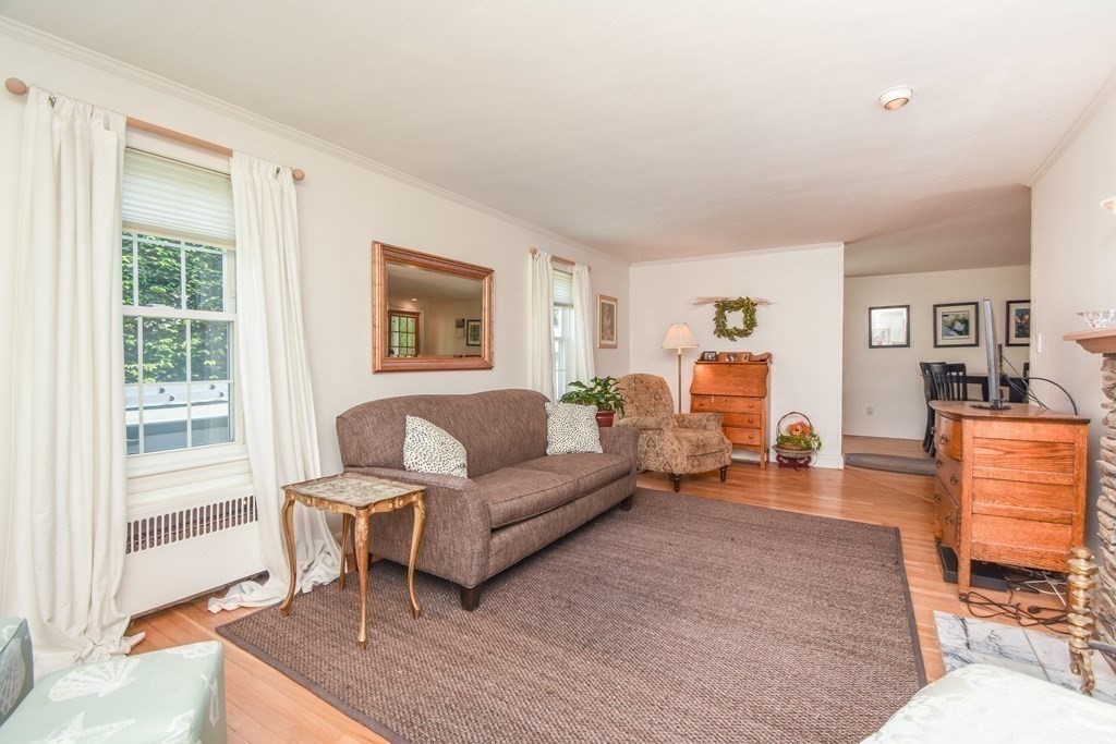 49 Beal Road Waltham, MA 02453 - Photo 10 of 39 Gallery Image 10