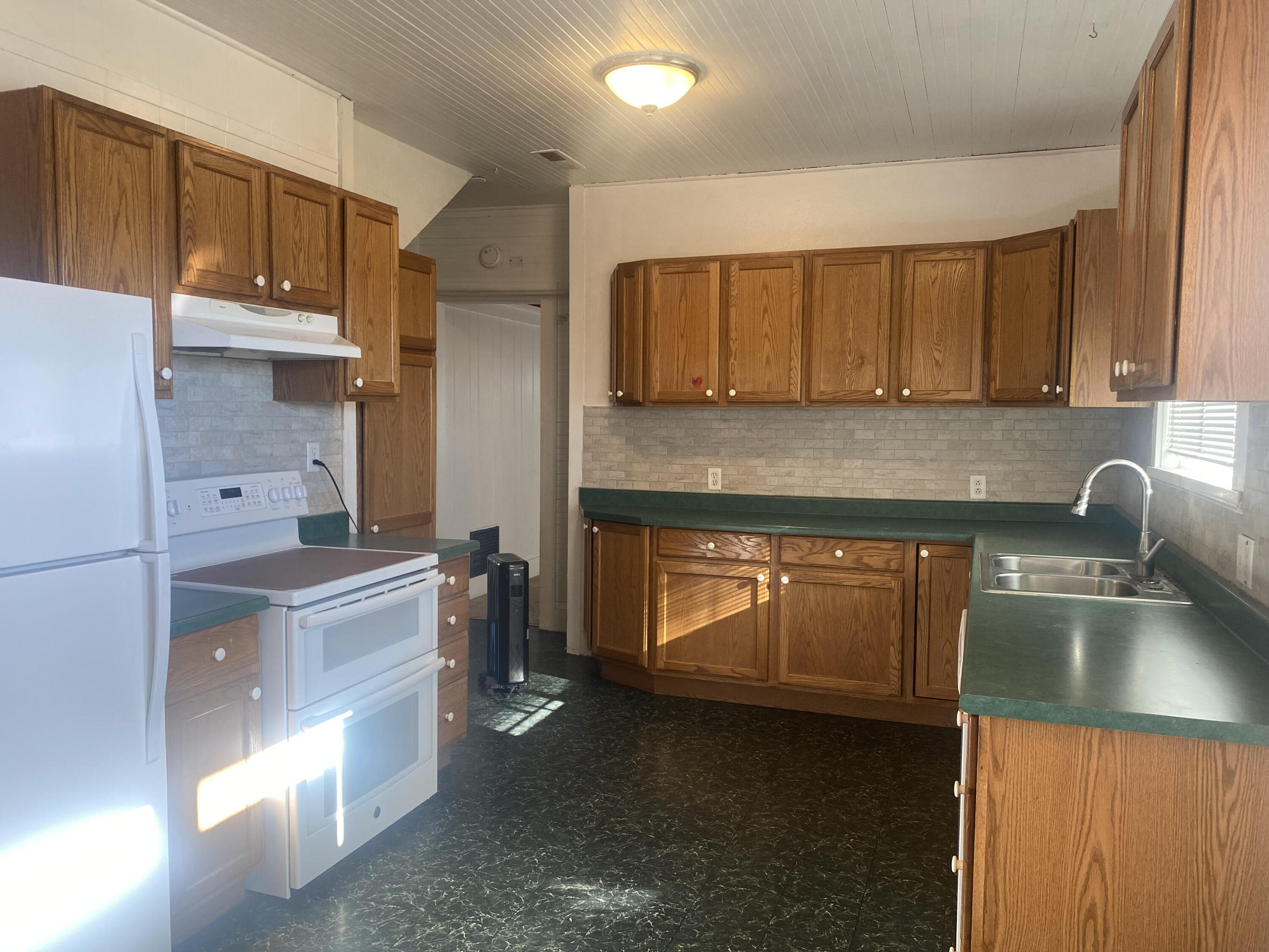 332 North Madison Street Merrill, OR 97633 - Photo 15 of 37 m12