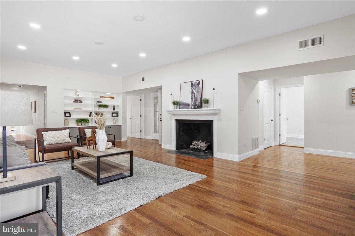 2011 Veale Road Wilmington, DE 19810 - Photo 16 of 43 The living room