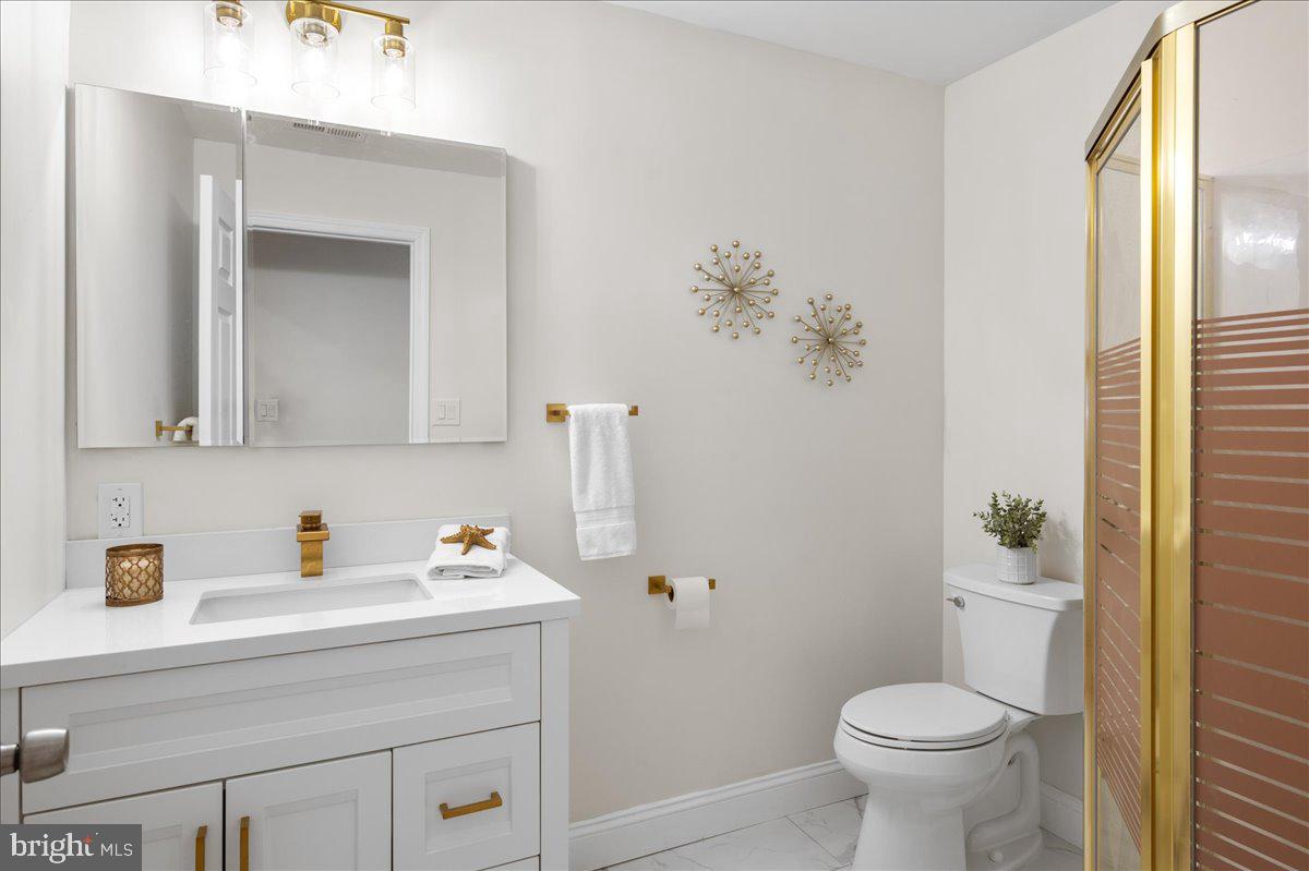 2011 Veale Road Wilmington, DE 19810 - Photo 27 of 43 The bathroom beyond the great room