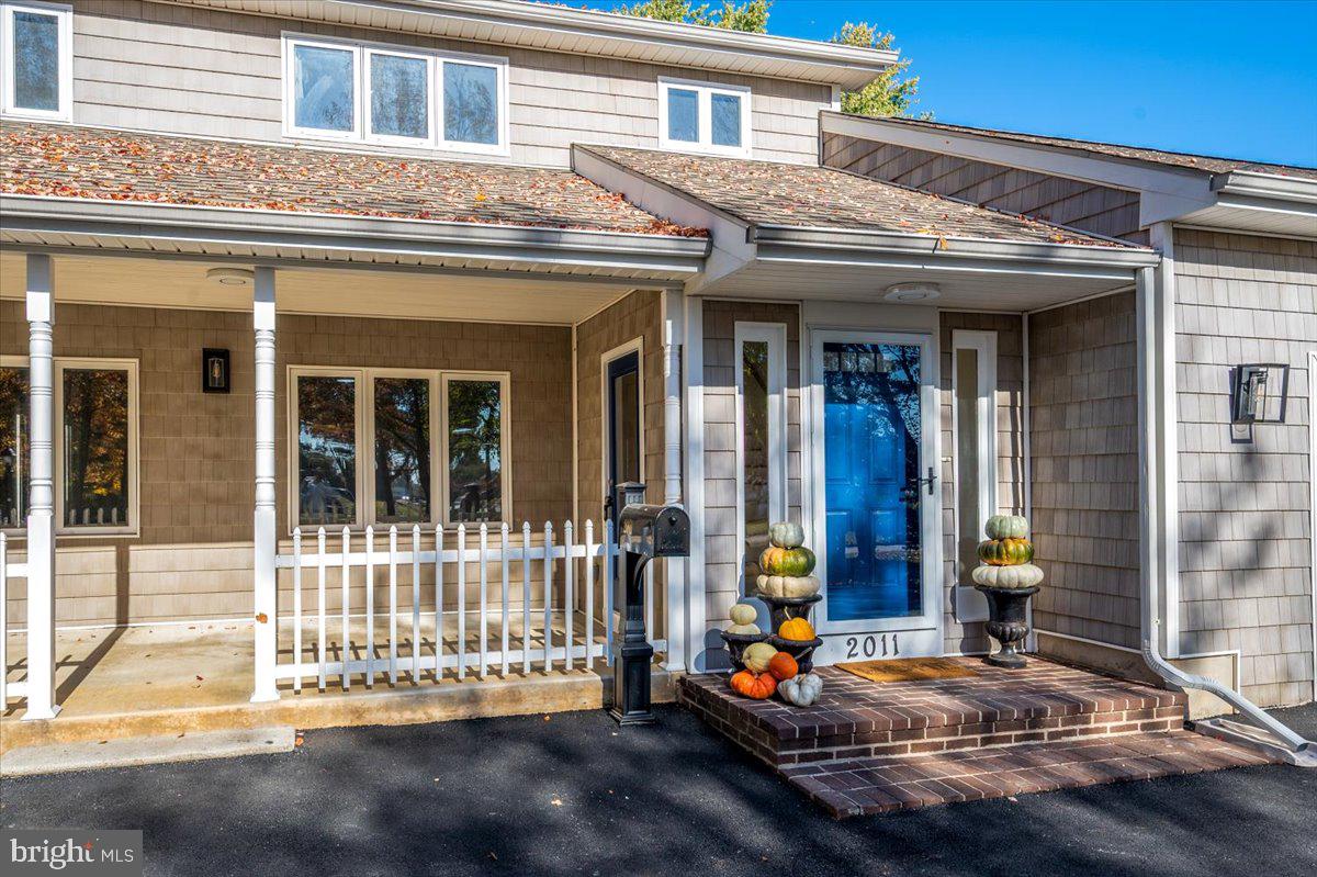 2011 Veale Road Wilmington, DE 19810 - Photo 4 of 43 And beyond the blue door is...