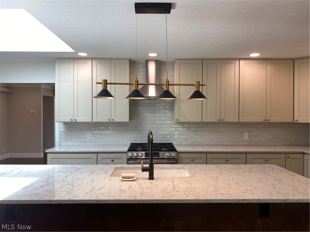 177 Paradise Road Painesville, OH 44077 - Photo 27 of 38 Large kitchen island
