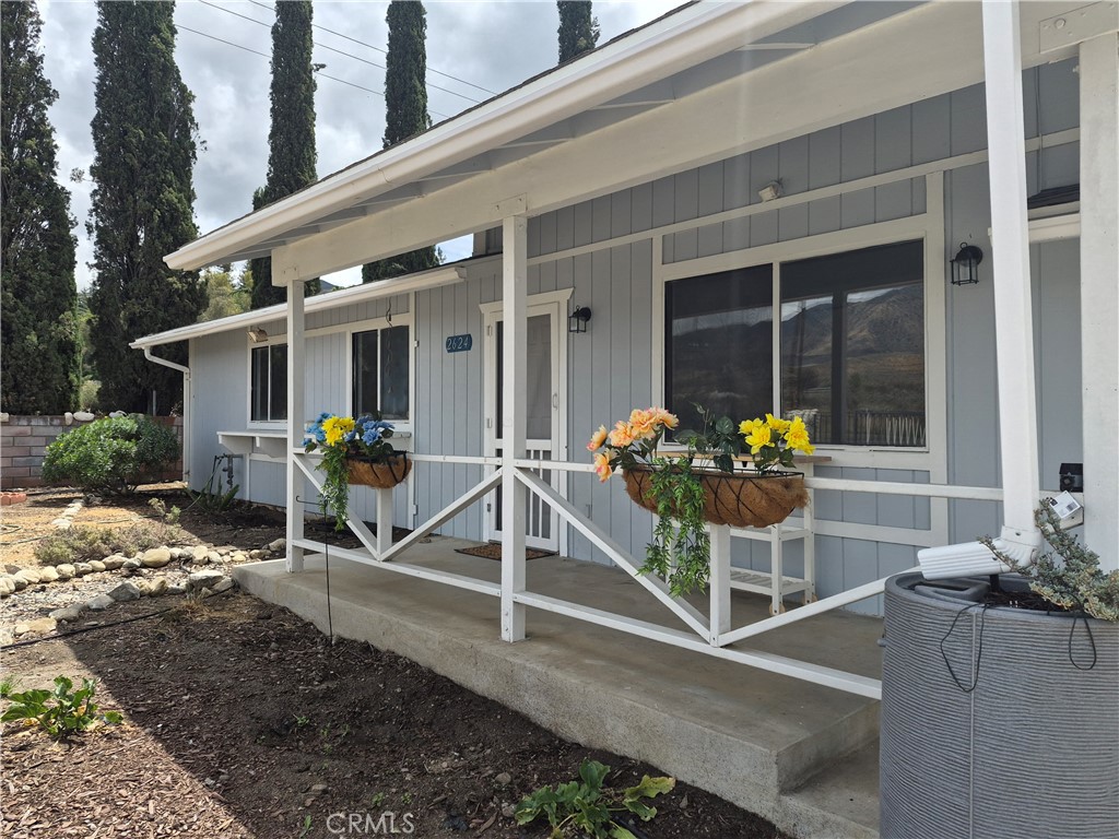 2624 Mill Creek Road Mentone, CA 92359 - Photo 3 of 24 Country porch