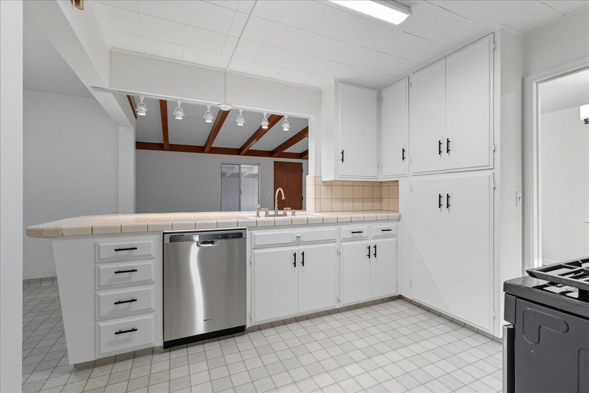 407 Channing Way Exeter, CA 93221 - Photo 11 of 26 16-14