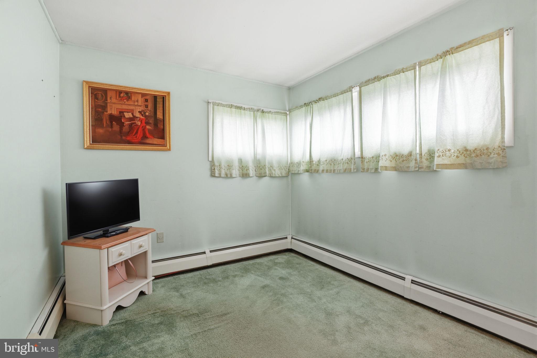 55 Canoebirch Road Levittown, PA 19057 - Photo 20 of 36 Gallery Image 20