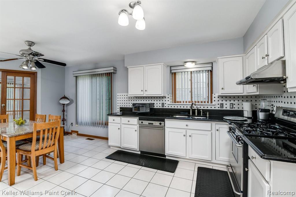 964 Norcross Drive Rochester Hills, MI 48307 - Photo 5 of 31