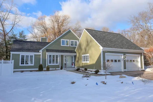$600,000 | 152 Straw Hill Road, Manchester, NH 03104