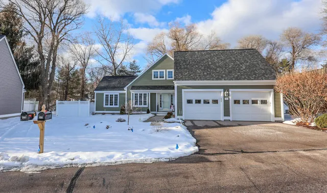 $600,000 | 152 Straw Hill Road, Manchester, NH 03104