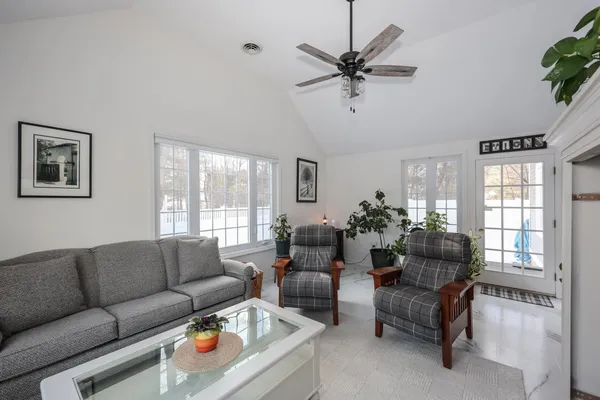 $600,000 | 152 Straw Hill Road, Manchester, NH 03104