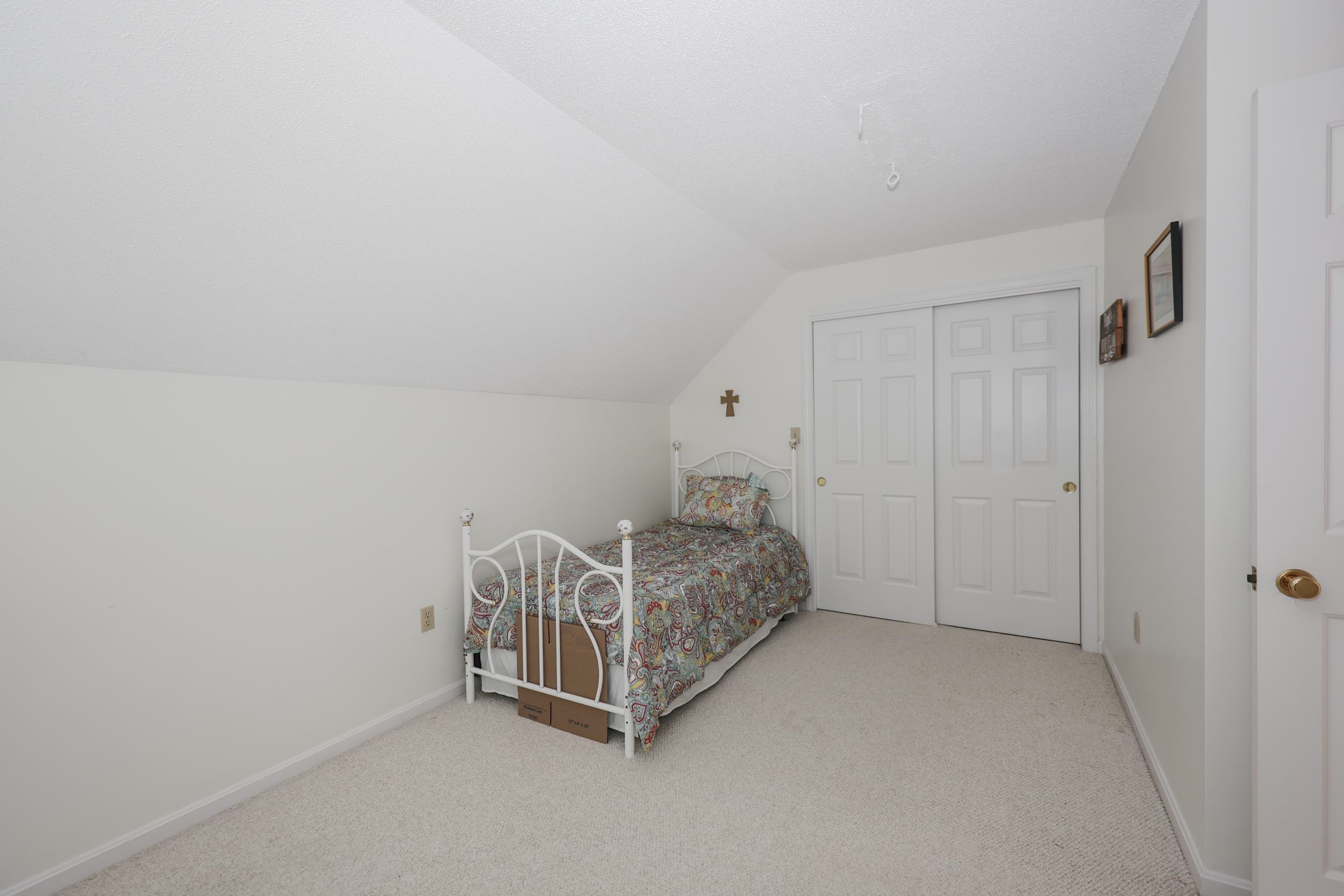 152 Straw Hill Road Manchester, NH 03104 - Photo 38 of 45