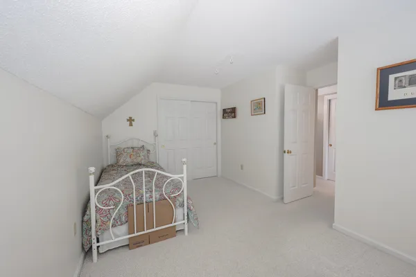 $600,000 | 152 Straw Hill Road, Manchester, NH 03104