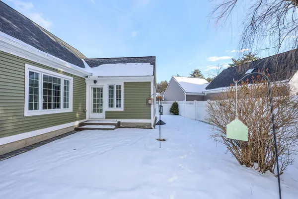 $600,000 | 152 Straw Hill Road, Manchester, NH 03104