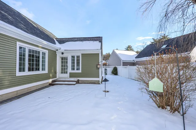 $600,000 | 152 Straw Hill Road, Manchester, NH 03104