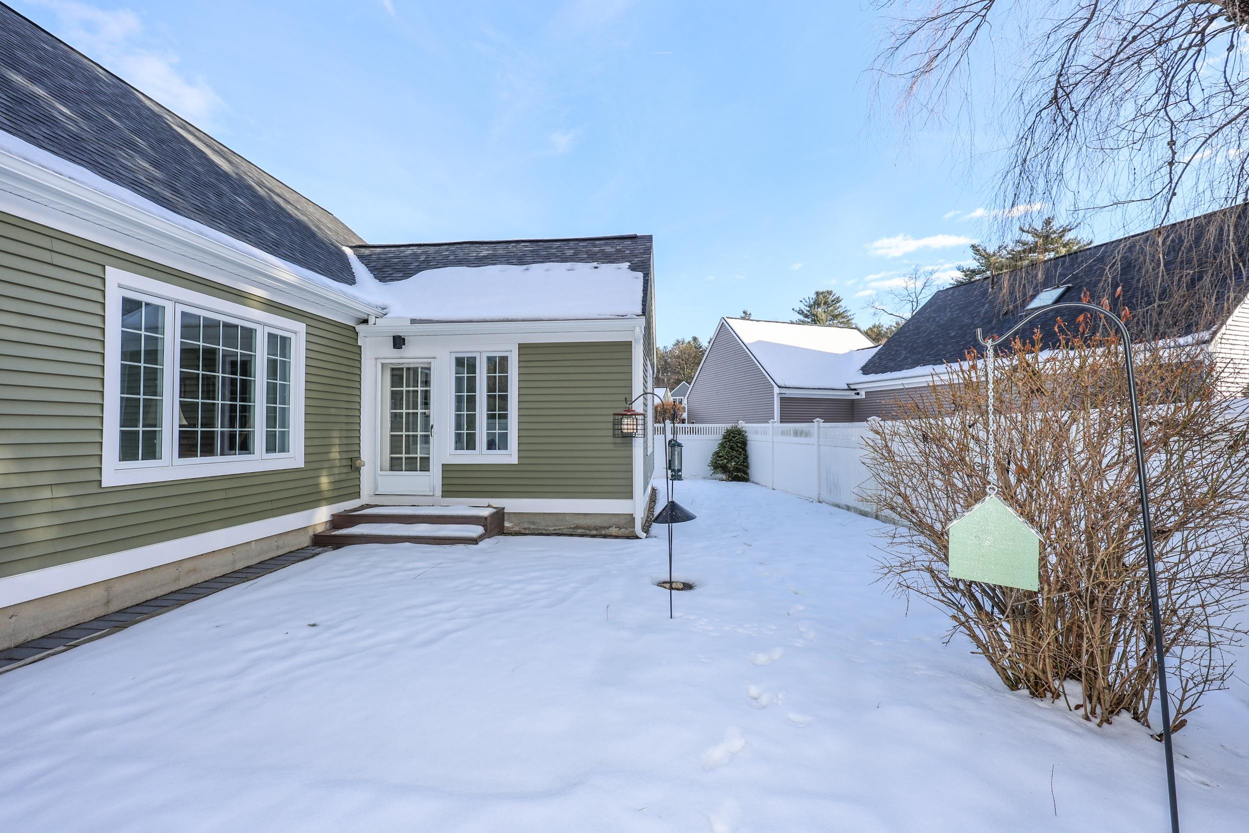 152 Straw Hill Road Manchester, NH 03104 - Photo 42 of 45