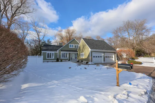 $600,000 | 152 Straw Hill Road, Manchester, NH 03104
