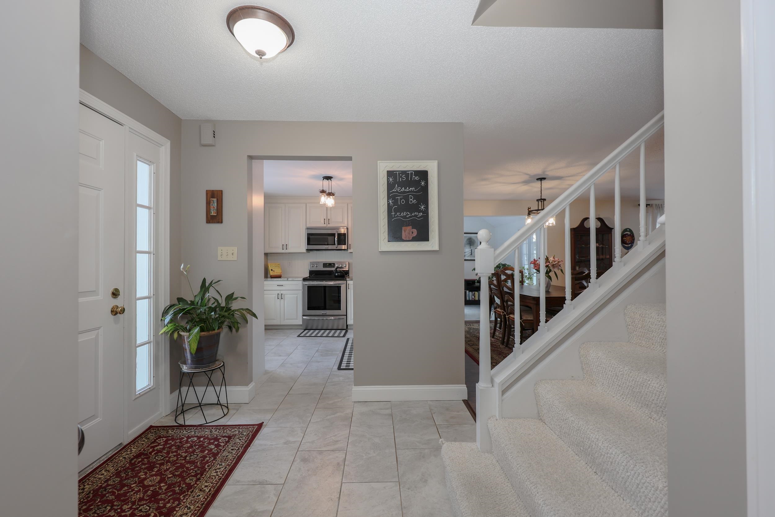 152 Straw Hill Road Manchester, NH 03104 - Photo 6 of 45