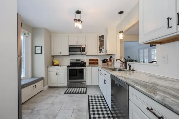 $600,000 | 152 Straw Hill Road, Manchester, NH 03104