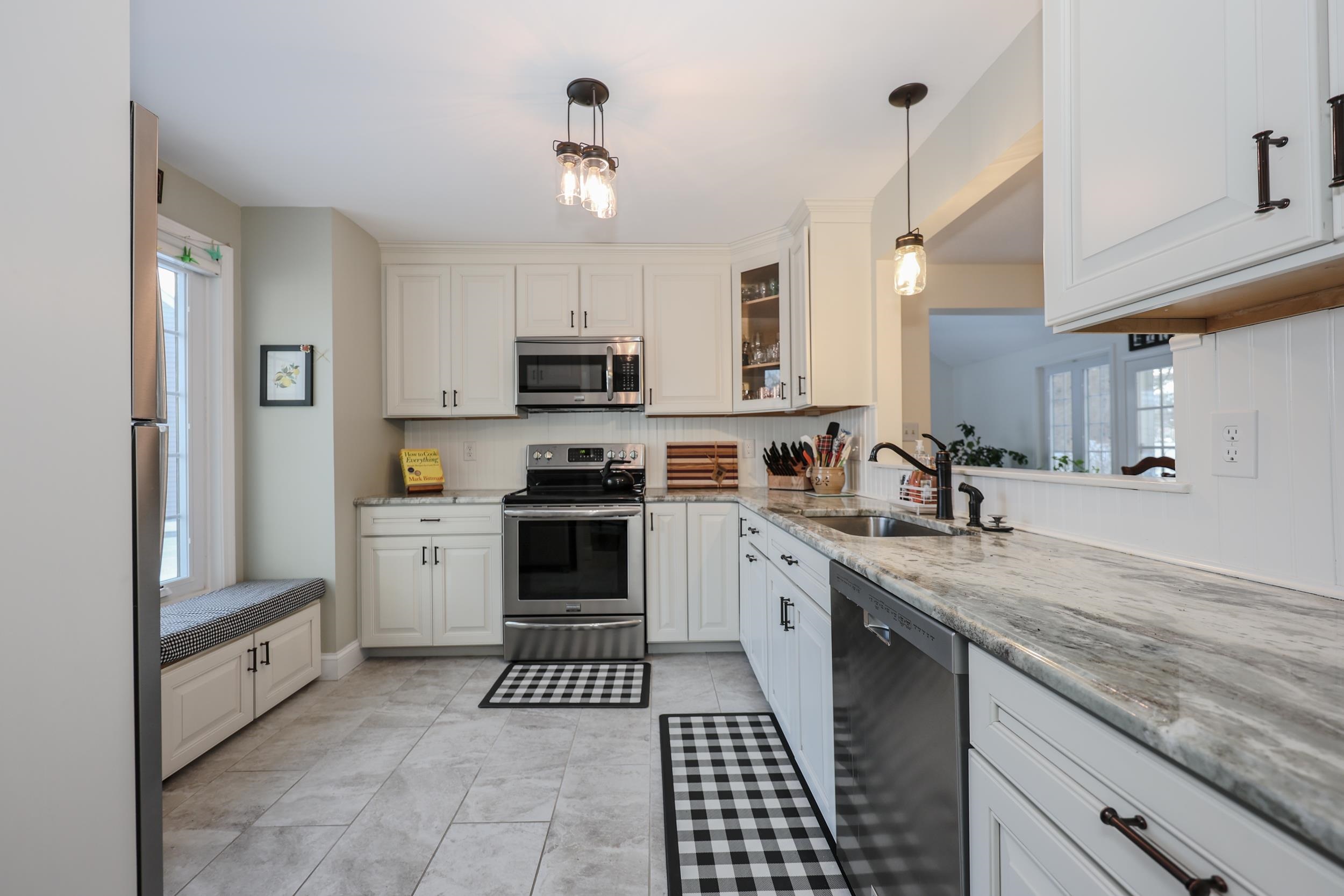 152 Straw Hill Road Manchester, NH 03104 - Photo 7 of 45