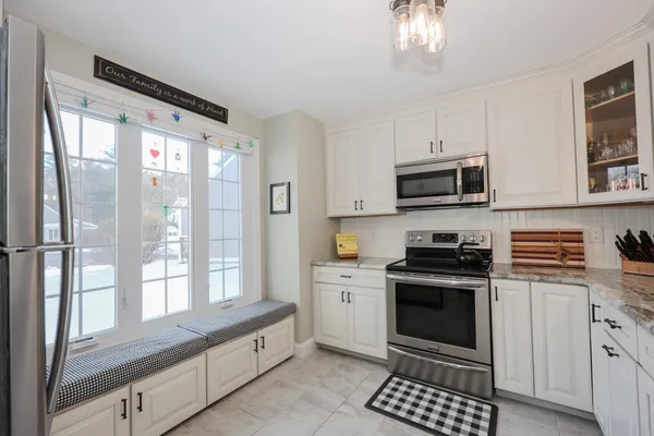 $600,000 | 152 Straw Hill Road, Manchester, NH 03104