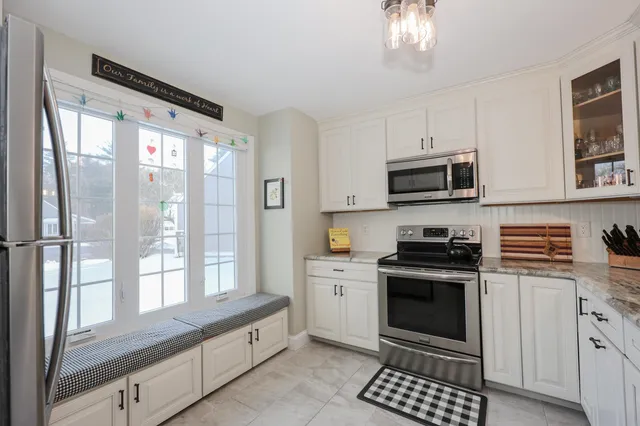 $600,000 | 152 Straw Hill Road, Manchester, NH 03104