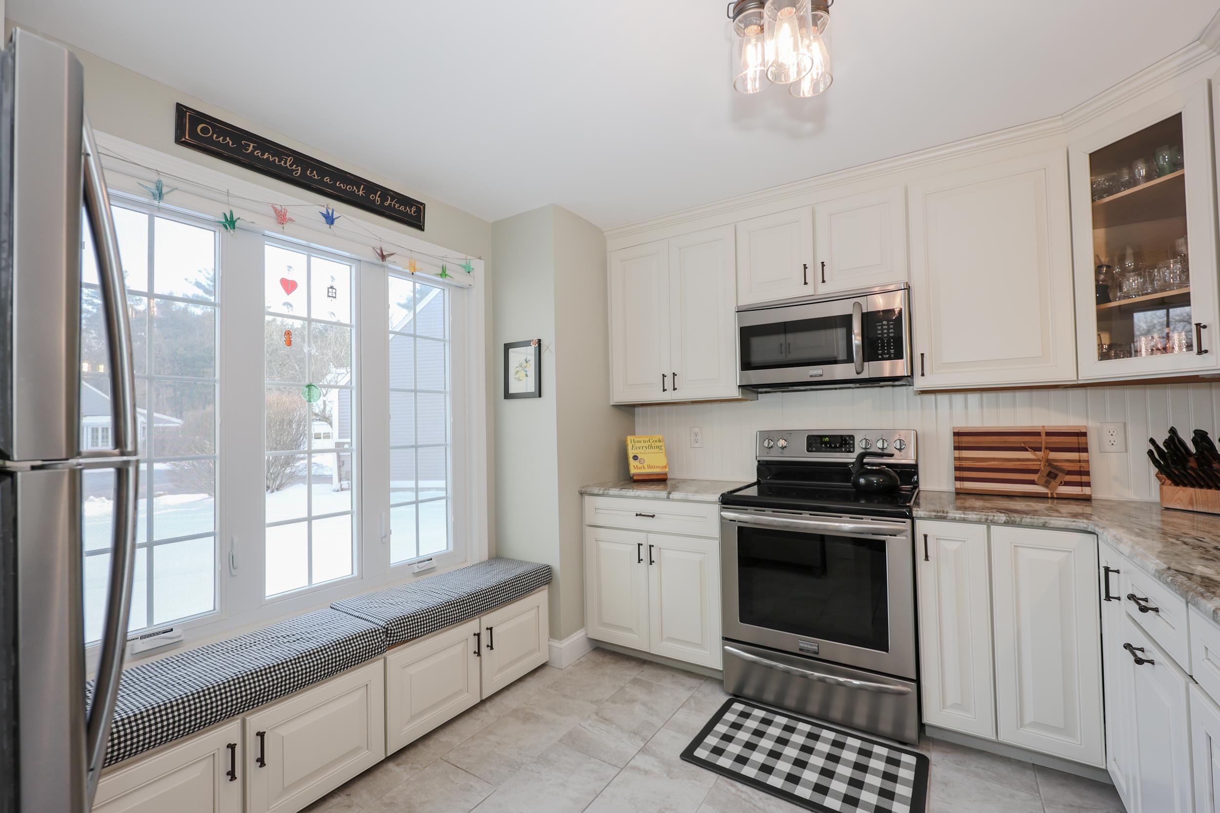 152 Straw Hill Road Manchester, NH 03104 - Photo 8 of 45