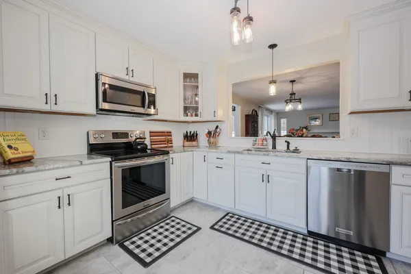 $600,000 | 152 Straw Hill Road, Manchester, NH 03104