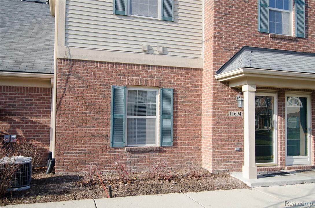 11694 Farmington Road Livonia, MI 48150 - Photo 2 of 21 2.jpg